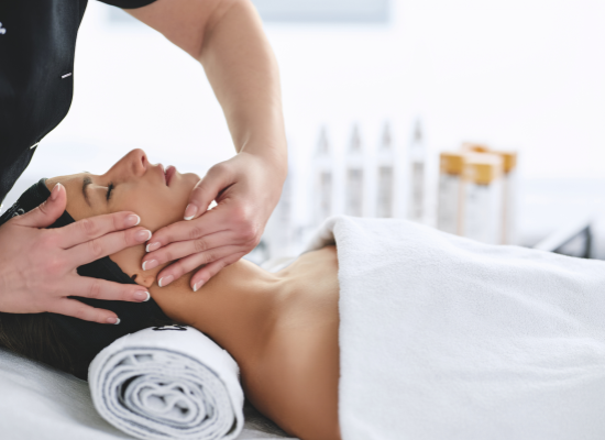 Confort & efficacité : pourquoi vos client(e)s plébiscitent les soins non invasifs