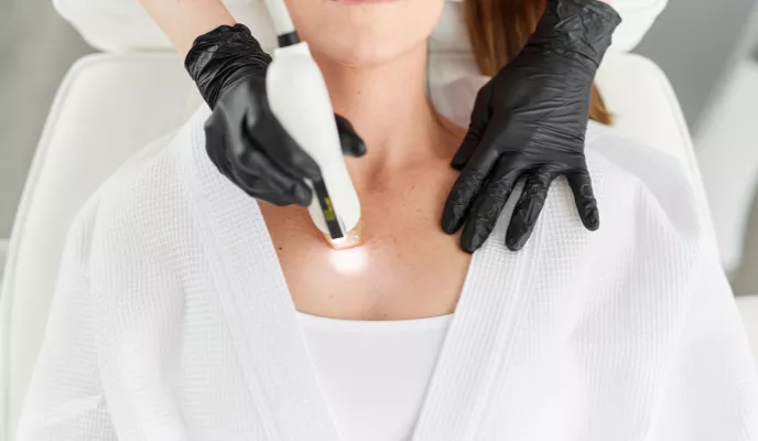 Antiedad: ¿cómo tratar eficazmente la flacidez y las arrugas del cuello y el escote?